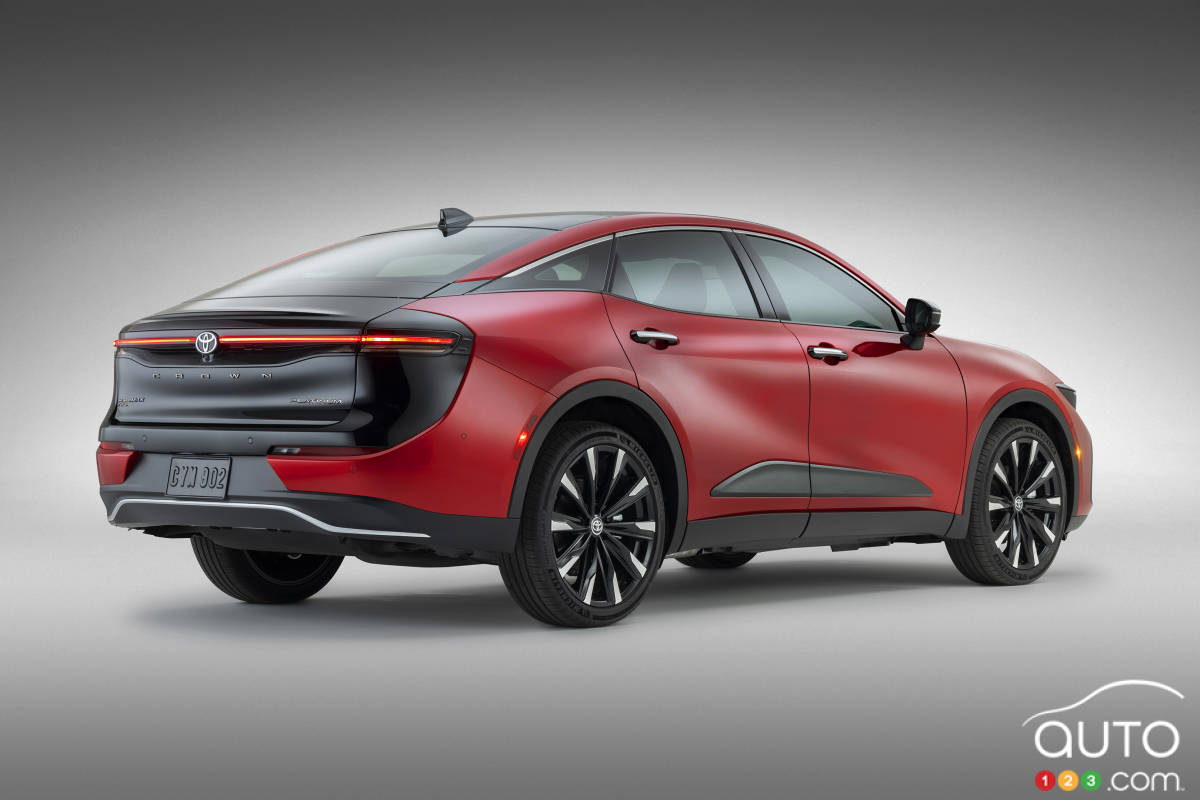 Toyota Crown 2023, trois quarts arrière